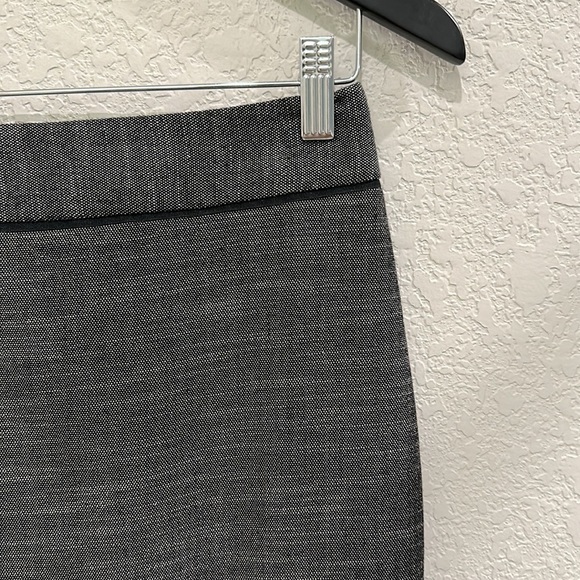 Ann Taylor Mini Skirt In Size 2 - Picture 2 of 9